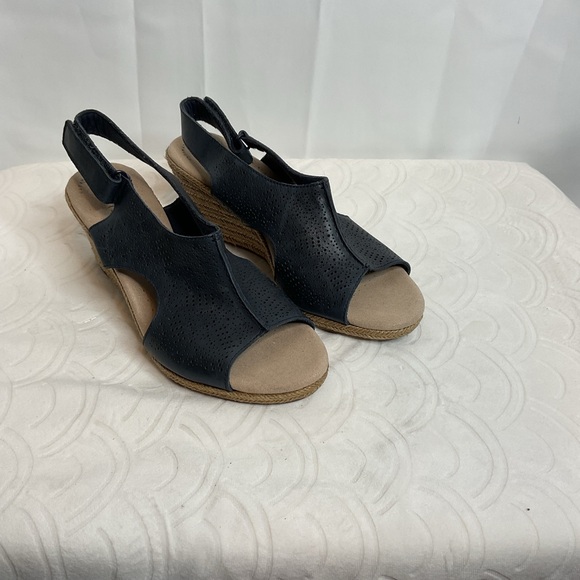 Clarks unlimited comfort collection 8 1/2 med NWOT navy wedge - Picture 2 of 8